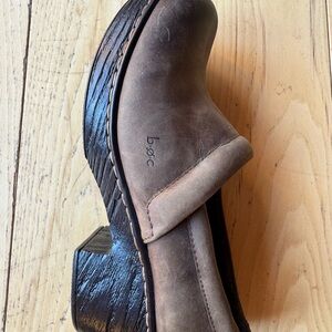 b.o.c. Women's Brown Slip-On Loafers